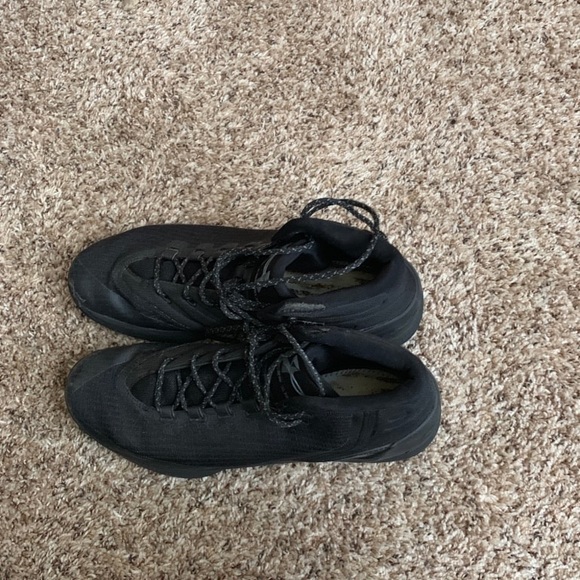 Basketball shoes - Picture 2 of 5